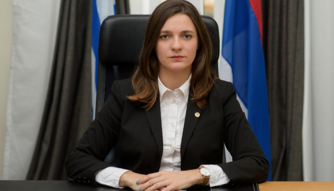 Polis Magazino – Συνέντευξη της Γέλενας Γιοβάνοβιτς, Επικεφαλής της Αντιπροσωπείας της Σερβικής Δημοκρατίας της Βοσνίας στην Ελλάδα