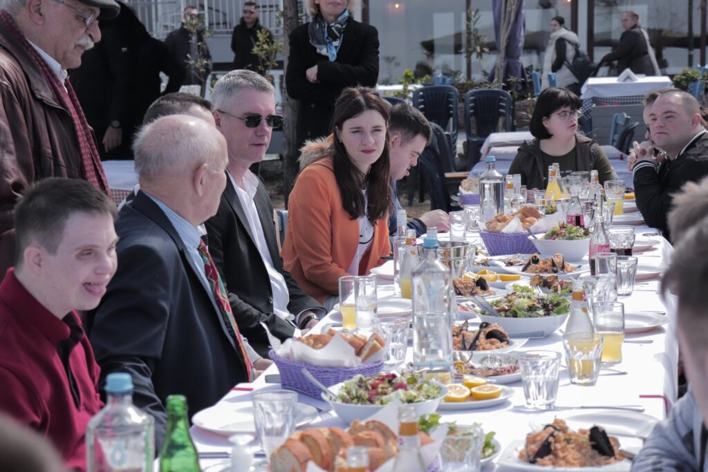 Δείπνο προς τιμήν του Συλλόγου Συνδρόμου Down Banja Luka (Μπάνια Λούκα), παρουσία της Προέδρου της Δημοκρατίας της Ελλάδας