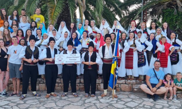 Μέλη του νεανικού τμήματος της Σερβικής Πολιτιστικής και Καλλιτεχνικής Ομάδας «Boško Vujadin» επισκέφθηκαν την Ελλάδα