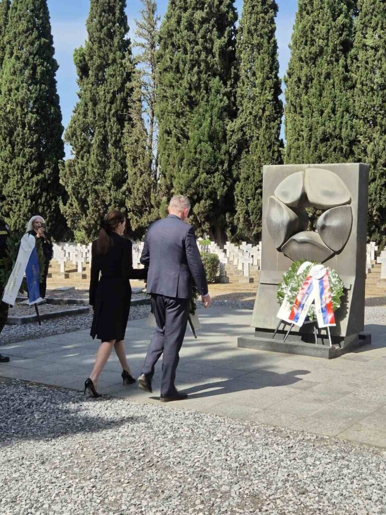 Κατάθεση στεφάνων στα στρατιωτικά συμμαχικά κοιμητήρια Ζέιτενλικ για την Ημέρα της Νίκης κατά του Φασισμού