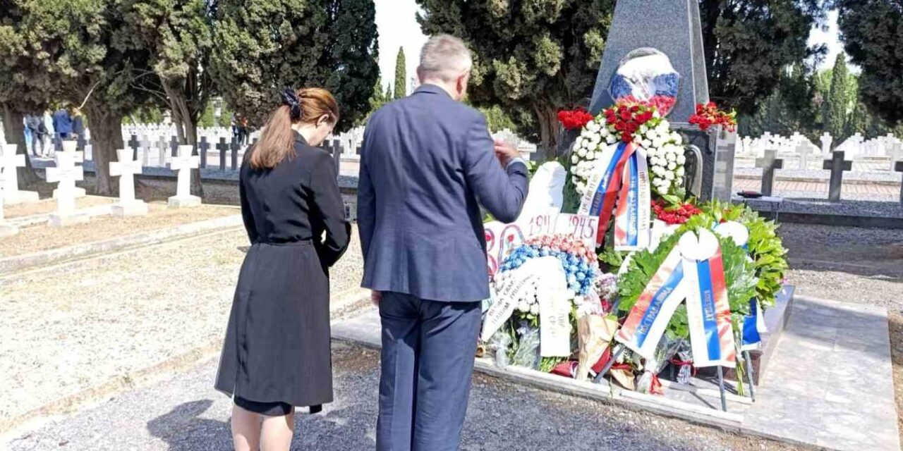 На војничком гробљу Зејтинлик у Солуну положени венци поводом Дана победе над фашизмом