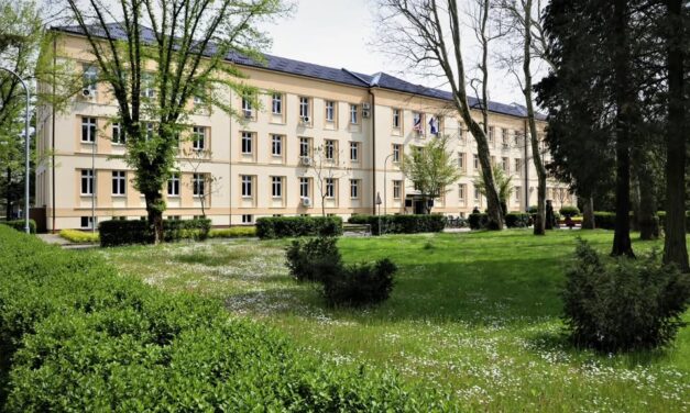 Σπουδάστε στην Μπάνια Λούκα με την Tomi School!