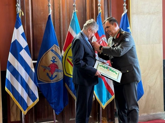 Ο Πρέσβης της Βοσνίας-Ερζεγοβίνης στην Ελλάδα, Ντράγκαν Βούκοβιτς, τιμήθηκε από το Υπουργείο Εθνικής Άμυνας της Ελλάδας