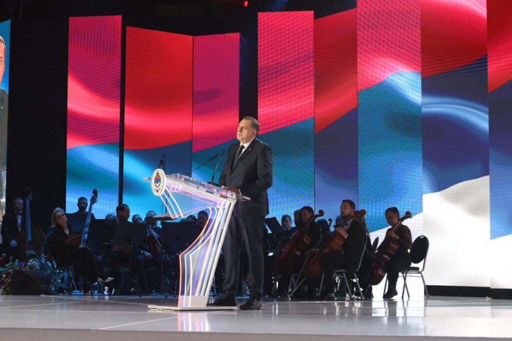 [gallery columns="2" size="large" ids="230541,230539,230537,230531"]