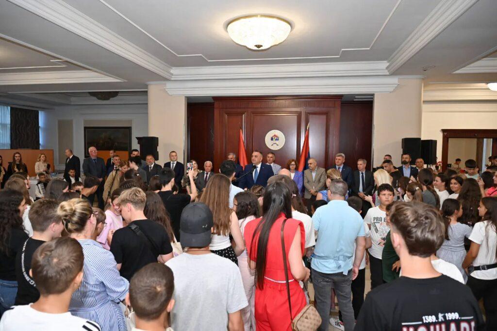 Η Κυβέρνηση της Σερβικής Δημοκρατίας υποδέχθηκε παιδιά από το Κόσοβο και τα Μετόχια