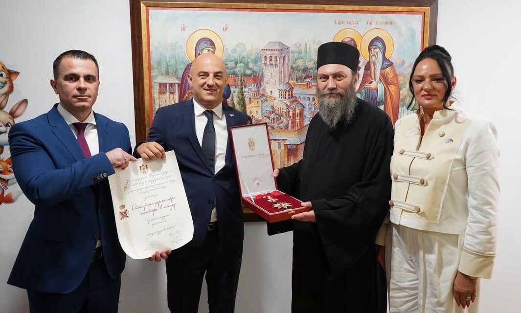 Στον ηγούμενο της Ιεράς Μονής Χιλανδαρίου, αρχιμανδρίτη Μεθόδιο, απονεμήθηκε το Τάγμα του Σρέτενιε