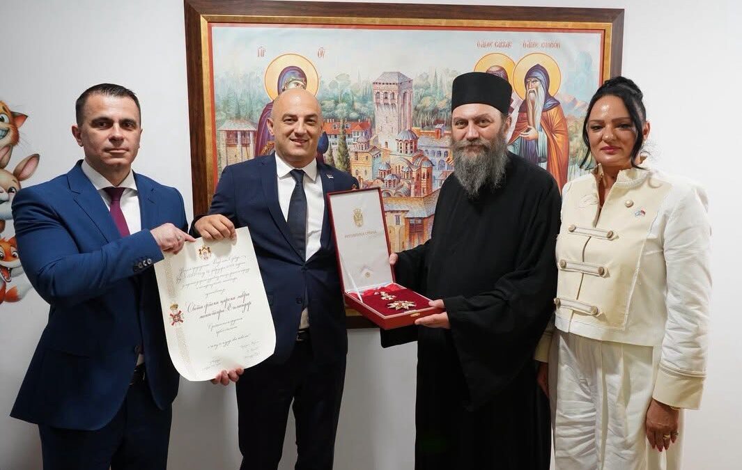 Игуману Светог манастира Хиландара архимандриту Методију уручен Сретењски орден