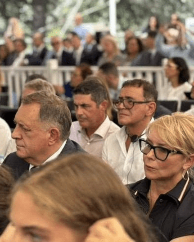 Dodik se sastao sa Hercogom tokom memorijalne službe u čast Peresa